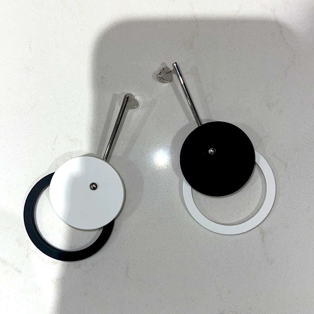 Minimalistic geometry dangling earrings